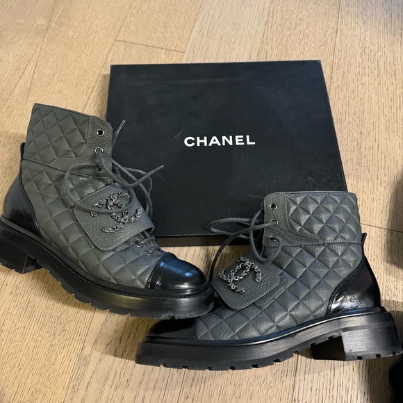 Quilted combat CHANEL boots - Picture 1 of 7